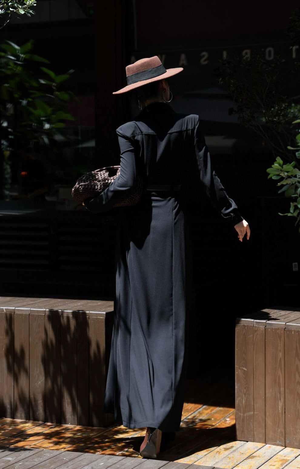 فستان عسكري ماكسي بأزرار وخصر بحزام – قيادة نوير