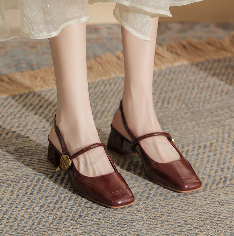 حذاء بكعب سميك مفتوح من الخلف مع حزام معدني بأزرار – أوريليادوي