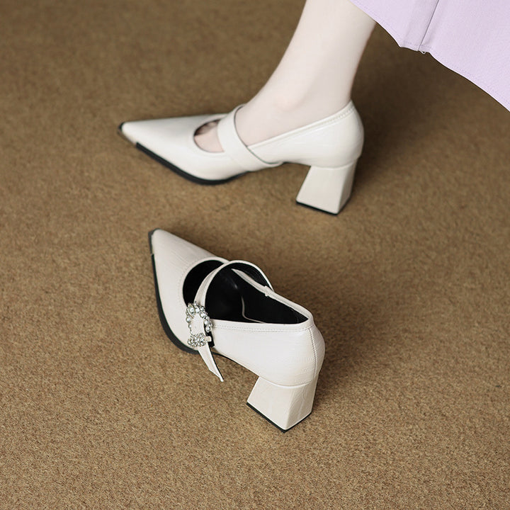 حذاء بكعب سميك بمقدمة مدببة وإبزيم كريستالي - فيفياندا