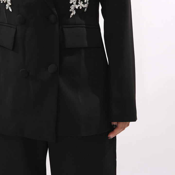 بليزر مزدوج الصدر بتطريز زهري أبيض - روزلين