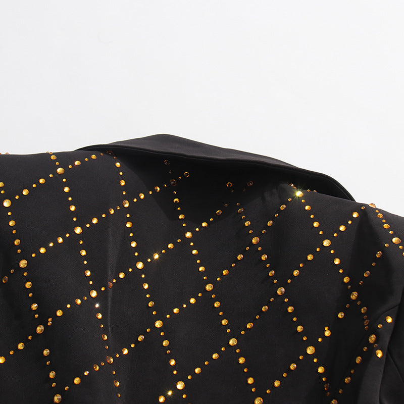 بليزر ملفوف مرصع بأحجار الراين مع ياقة من الساتان - ديلورا