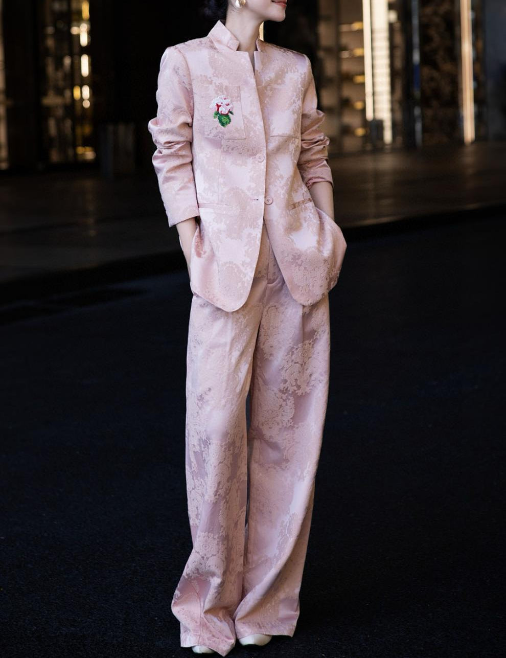 brocade tailored pantsuit with floral patch – VERDANA