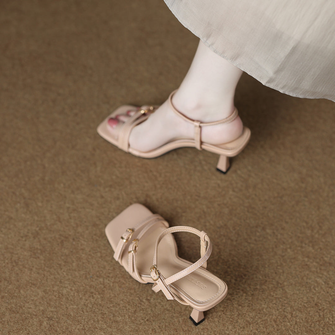 صندل ذو مقدمة مربعة وأشرطة مع إبزيم - نايارتو