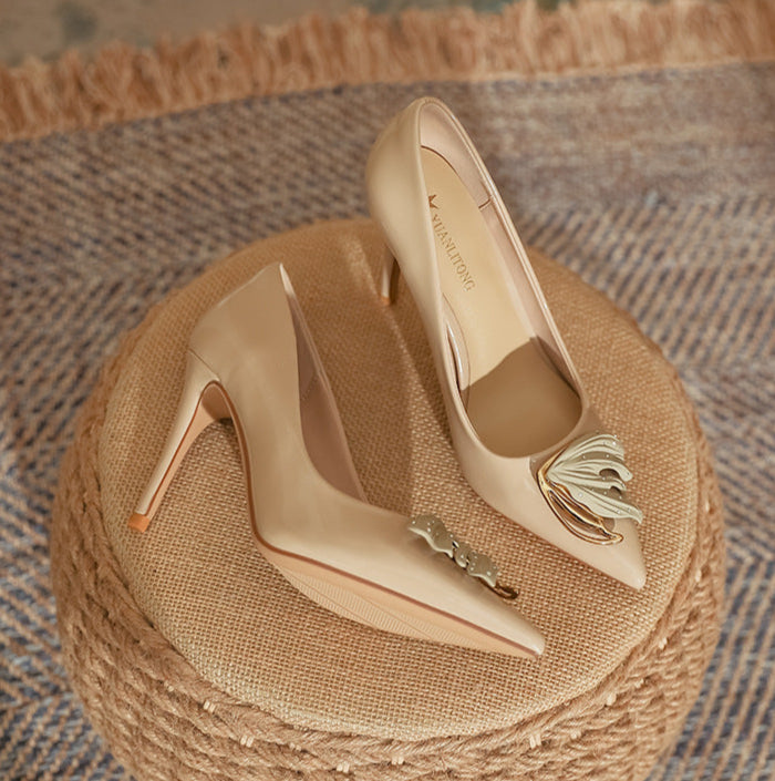 pointed-toe patent pumps with leaf embellishment – AURELIAR