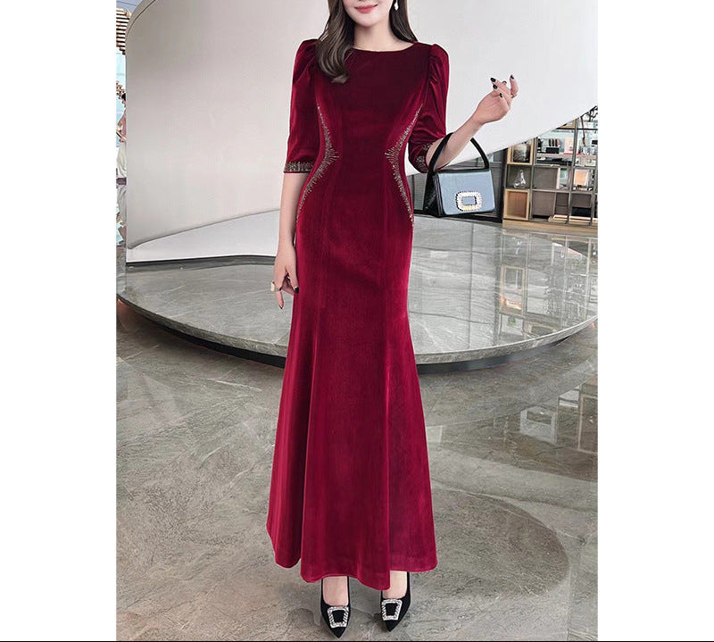 velvet evening gown with embellished contour – NOIRÉ