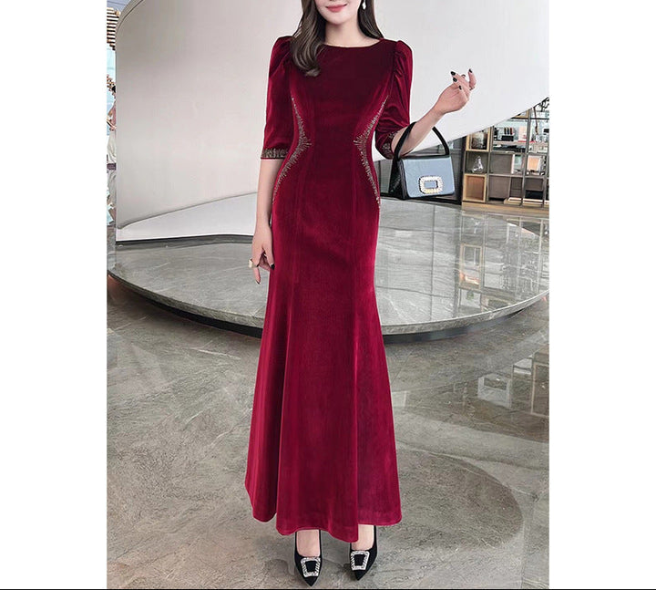 velvet evening gown with embellished contour – NOIRÉ