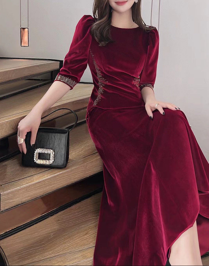 velvet evening gown with embellished contour – NOIRÉ