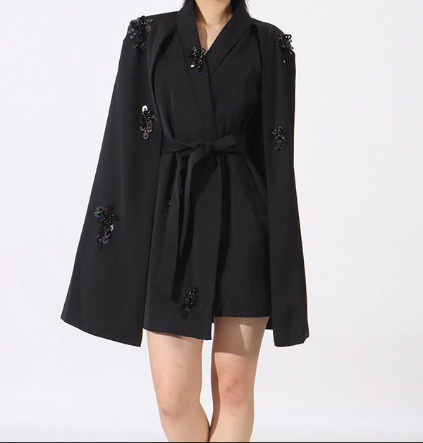 سترة مصممة خصيصًا مع طبقة من فيونكة منظمة – فيونا