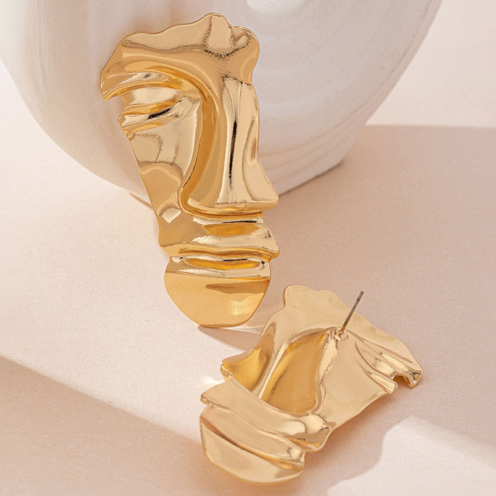 sculptural face-shaped earrings with abstract folds - Lerwa