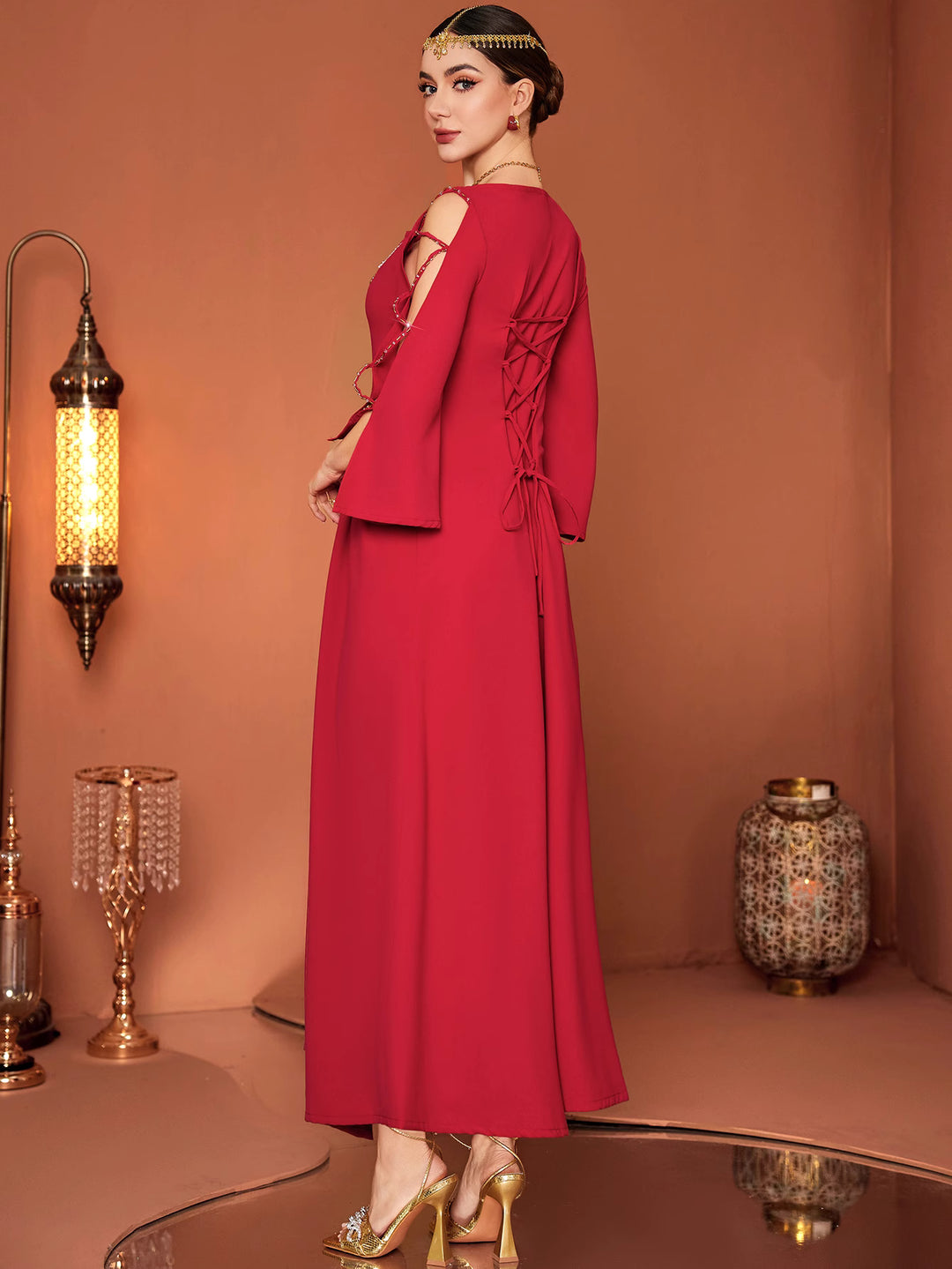 فستان بأكمام واسعة وفتحة رقبة مزينة - روبينا