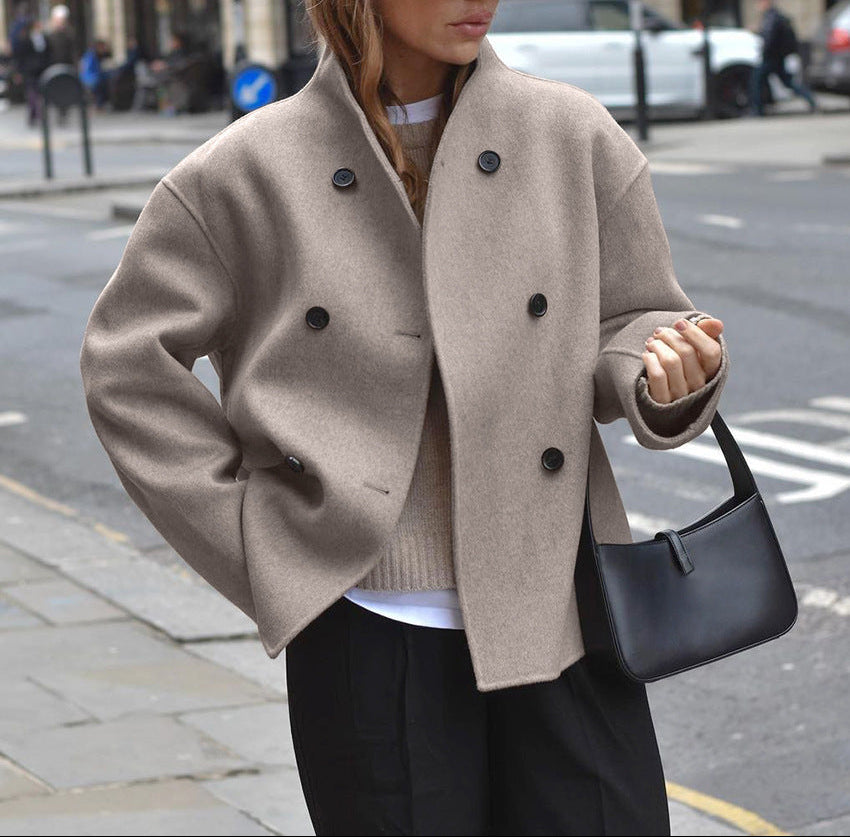 بدلة مصممة خصيصًا بأزرار ذهبية – مارون