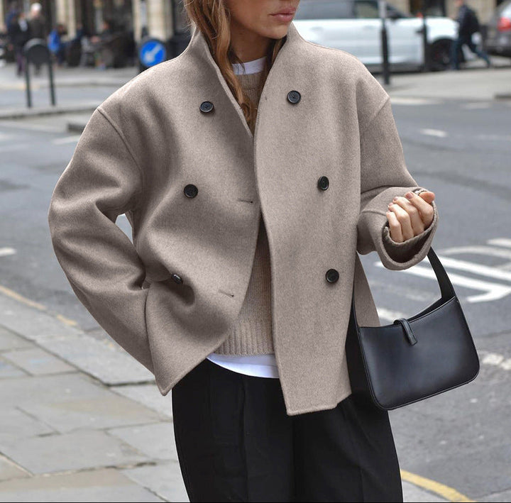 بدلة مصممة خصيصًا بأزرار ذهبية – مارون