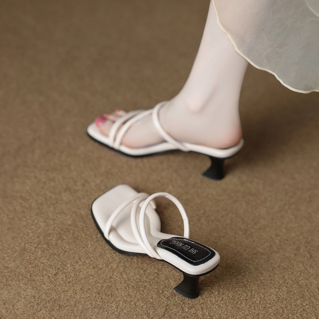 صندل ذو أشرطة ومقدمة مربعة وكعب متوسط ​​– أوريليانلو