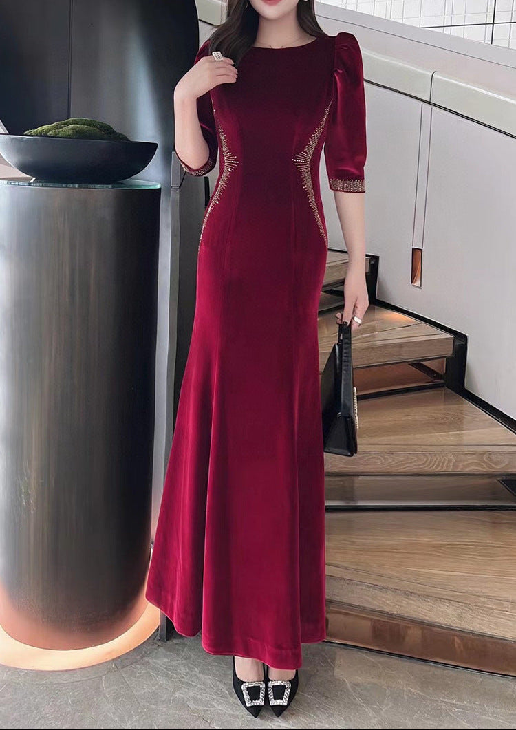 velvet evening gown with embellished contour – NOIRÉ