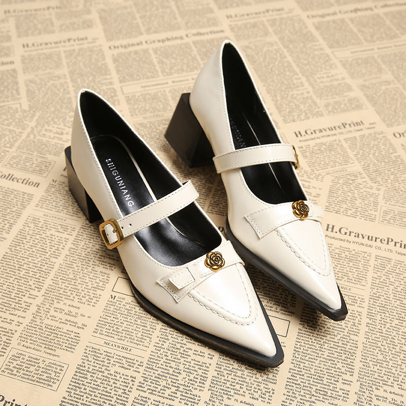 حذاء بكعب سميك مدبب مع حزام بإبزيم مزهر – أوريليافو