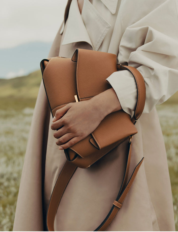 gewebte Rattan-Tragetasche mit doppelten Ledergriffen – LÉONIE 