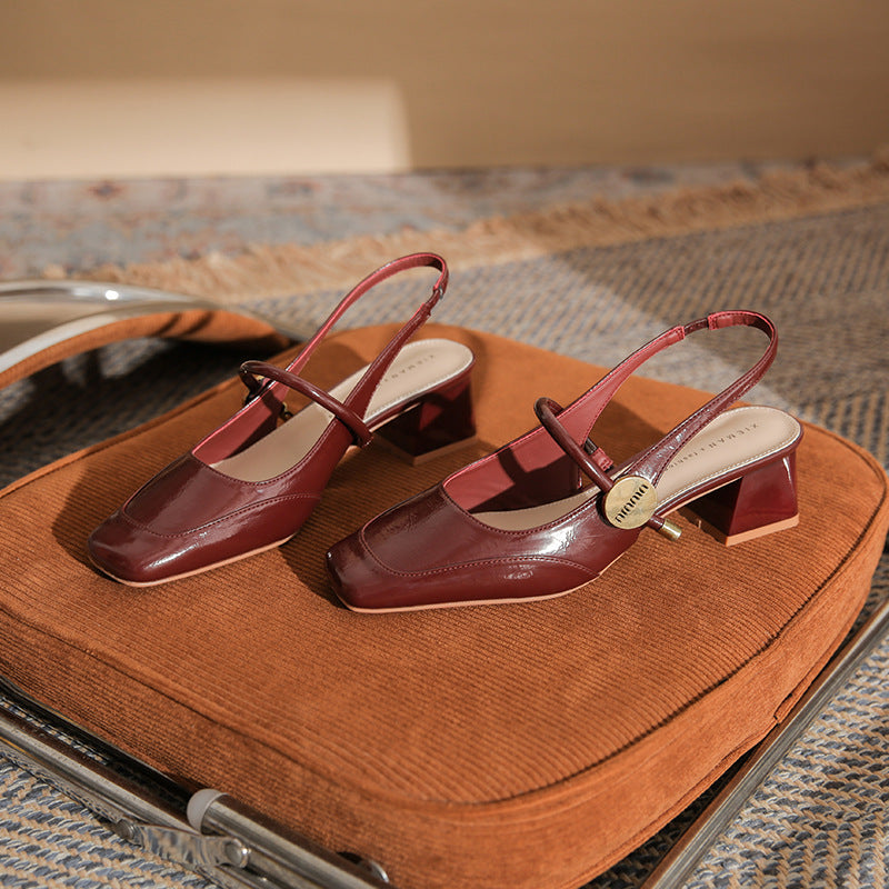 حذاء بكعب سميك مفتوح من الخلف مع حزام معدني بأزرار – أوريليادوي