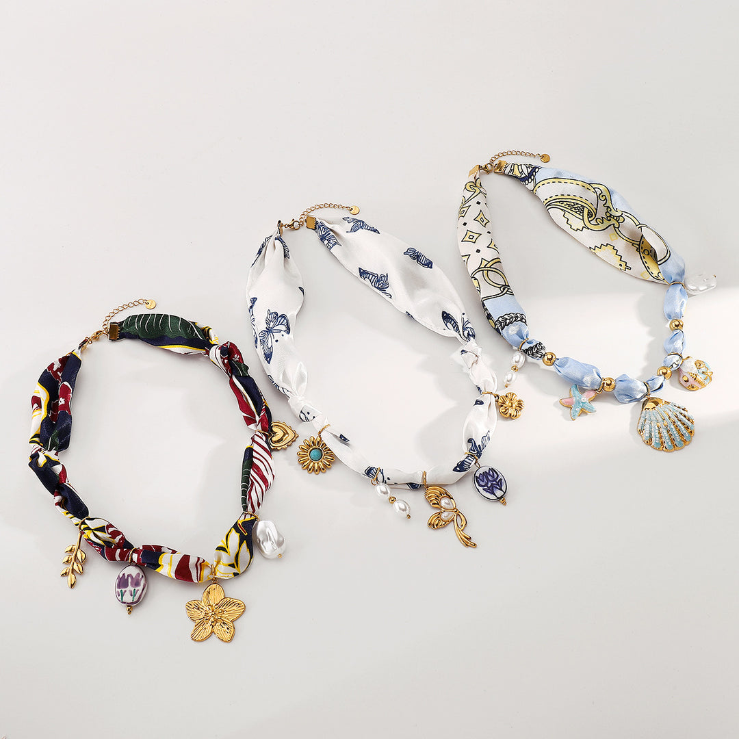 قلادة وشاح حريري مع قلادات ساحرة – سيلينيفري