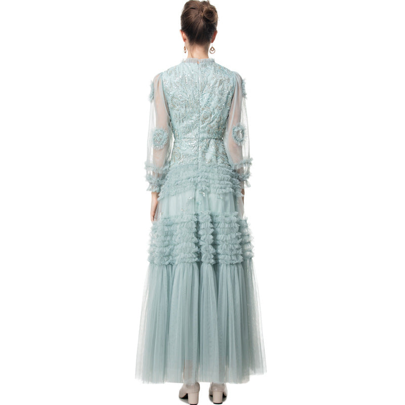 فستان من التول المطرز مع تنورة بكشكشة متعددة الطبقات – الصفاء