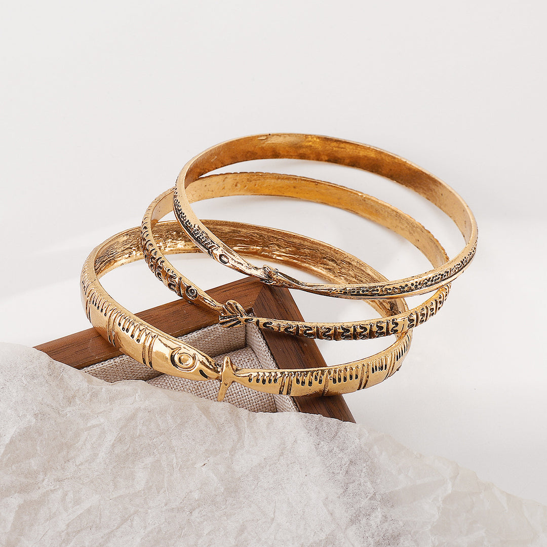 engraved fish motif bangle bracelet - KORAMU