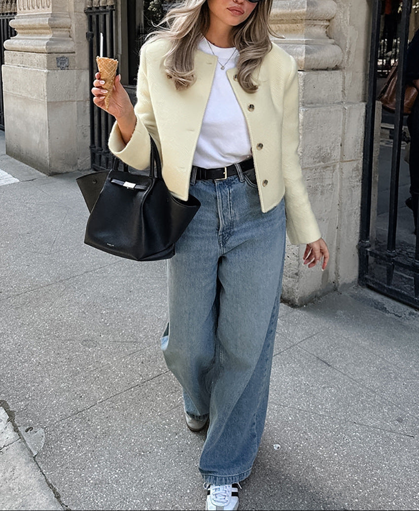 بدلة مصممة خصيصًا بأزرار ذهبية – مارون