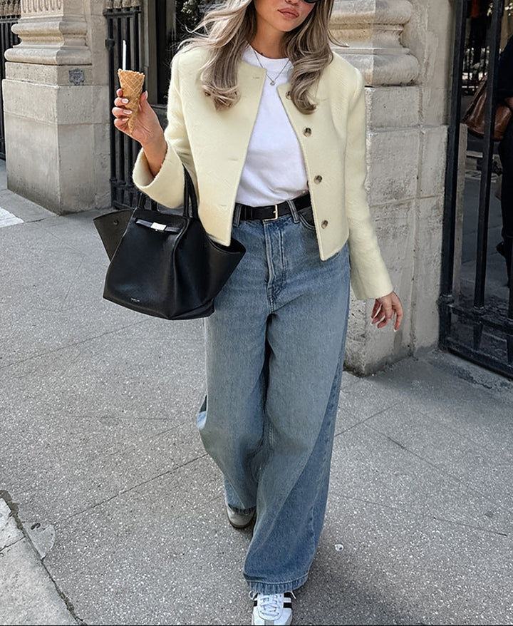 بدلة مصممة خصيصًا بأزرار ذهبية – مارون