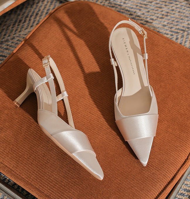 حذاء بكعب عالٍ مدبب مع شريط ساتان متقاطع – سيلينيزلا