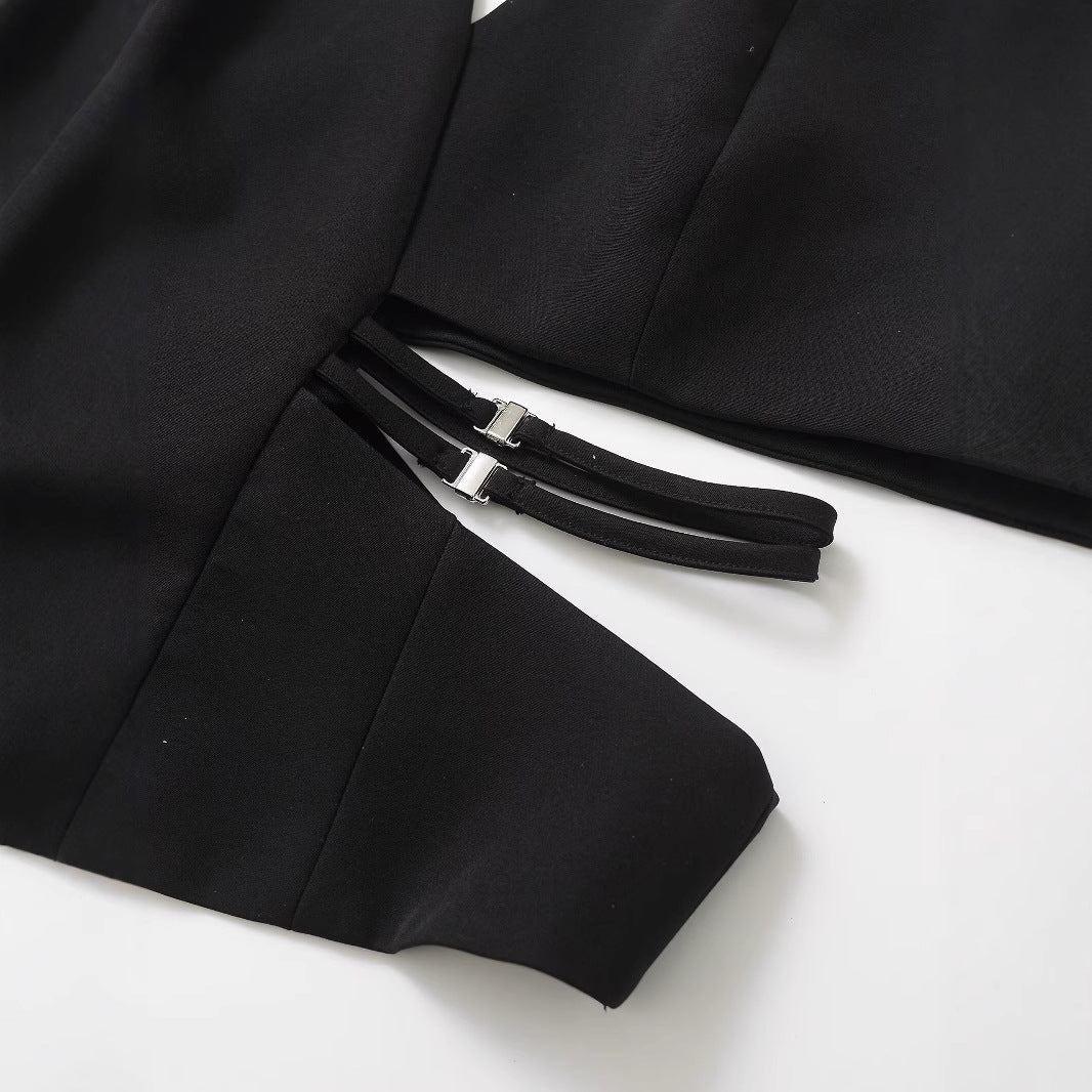 بدلة مصممة خصيصًا بأزرار ذهبية – مارون