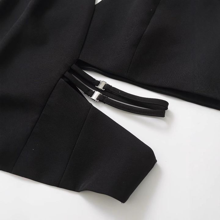 بدلة مصممة خصيصًا بأزرار ذهبية – مارون