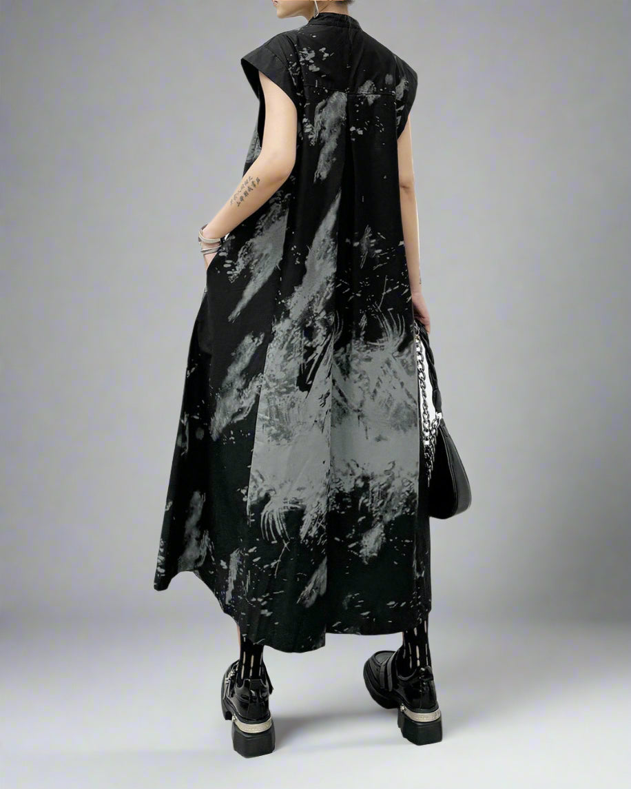 sleeveless flared dress with abstract monochrome print - ARYASU