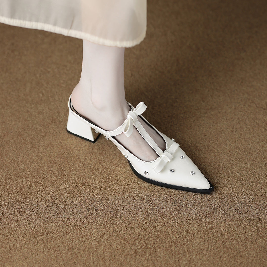 حذاء ميول مدبب بحزام فيونكة مرصع بالمسامير – نوراوتي