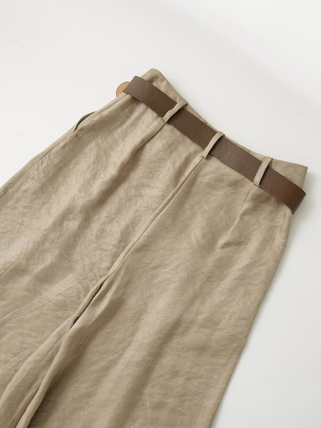 بدلة مصممة خصيصًا بأزرار ذهبية – مارون