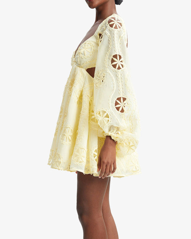 Plissiertes Oberteil mit ausgestellten Ärmeln und Maxirock-Set mit Taillengürtel – Rosiny 