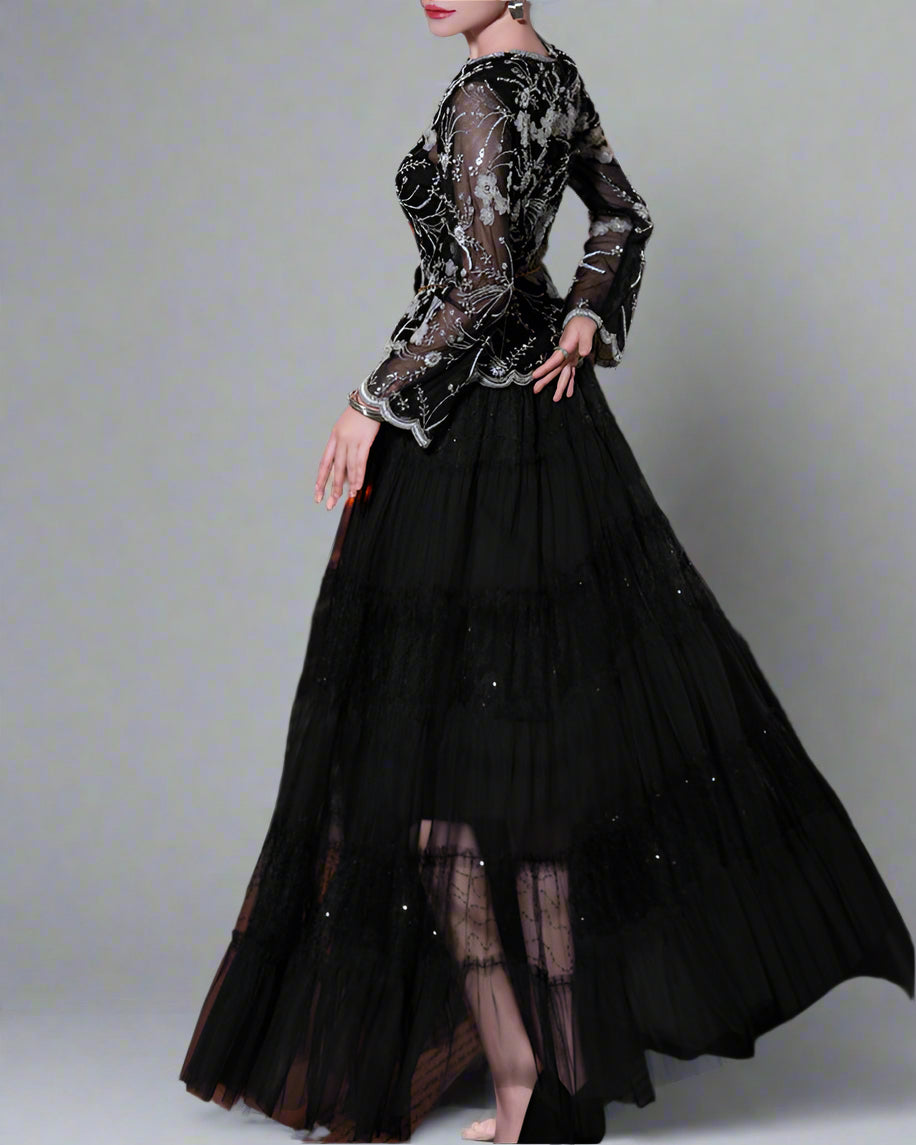 Kurzärmeliges Midikleid mit 3D-Blumenapplikationen - BLOOMIQ 