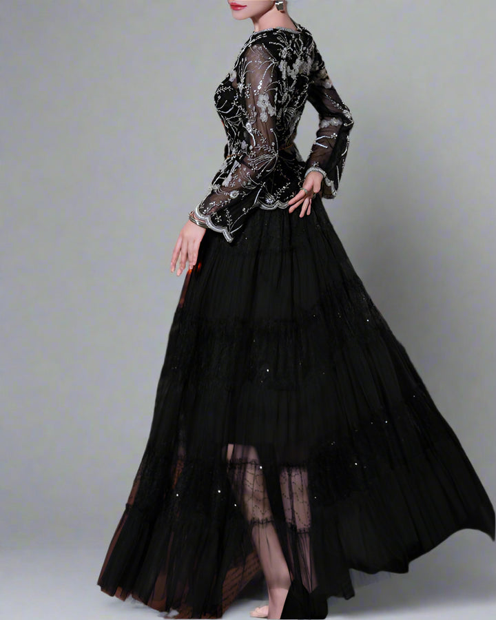 Kurzärmeliges Midikleid mit 3D-Blumenapplikationen - BLOOMIQ 