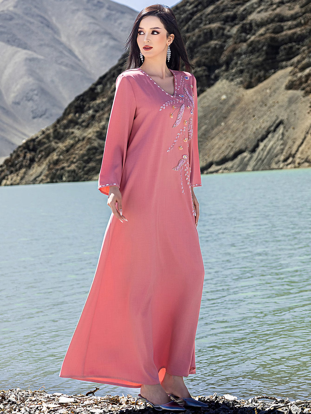 فستان عمودي بأكمام طويلة ورقبة مزينة - ليلازي