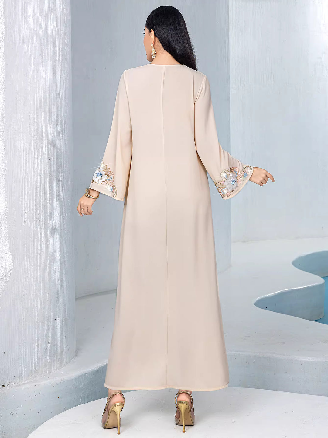 Embroidered V-neck maxi dress – LUMIÈRE