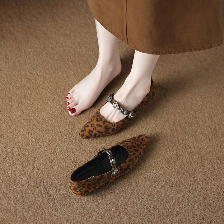 حذاء مسطح مدبب بحزام مزخرف - زويانريت