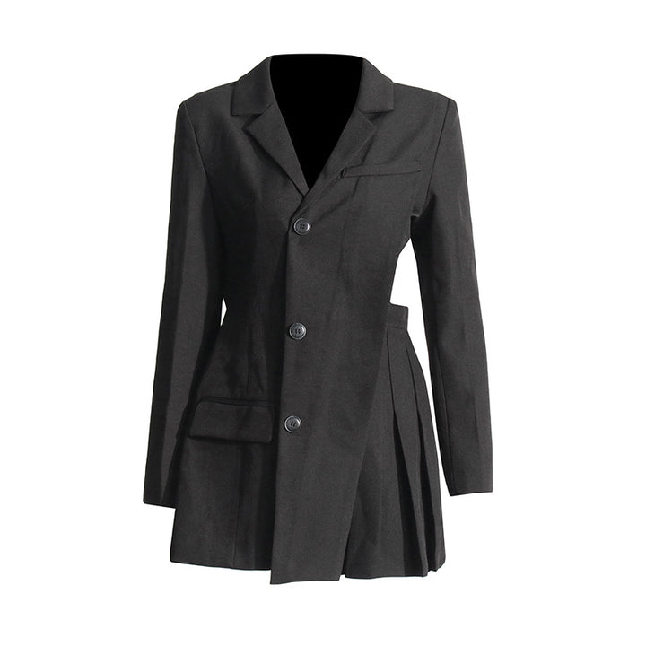 فستان قصير بتصميم بليزر أنيق مع ثنيات جانبية مقصوصة – نوار