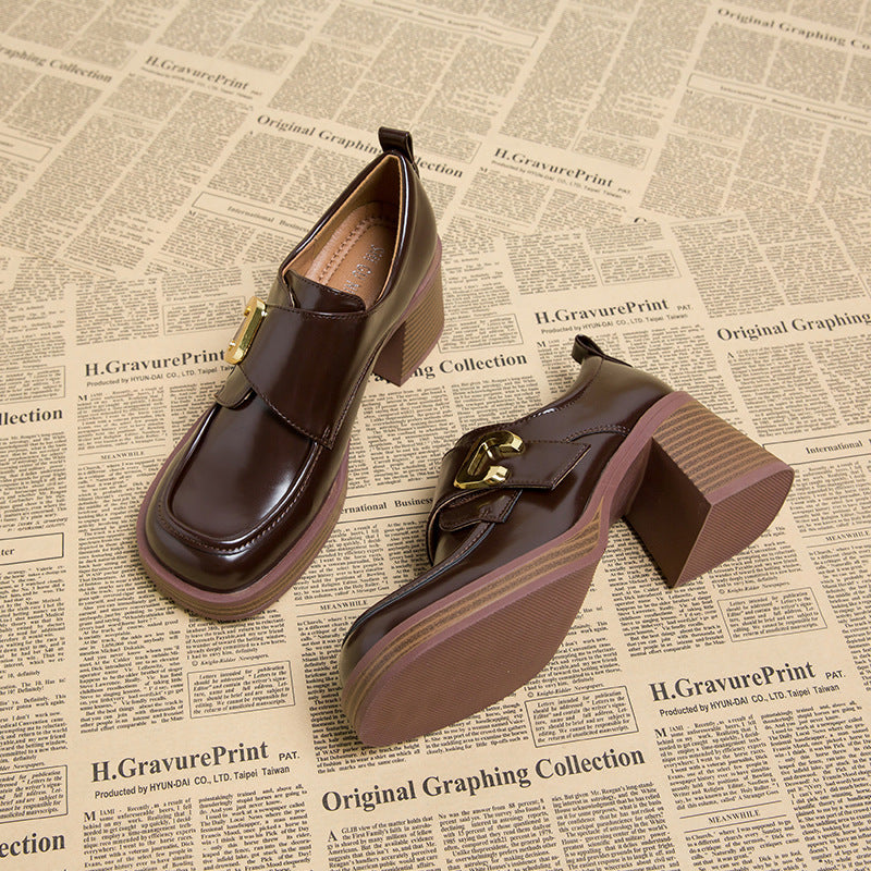 حذاء بكعب سميك مع مشبك ذهبي – سيلينفرو