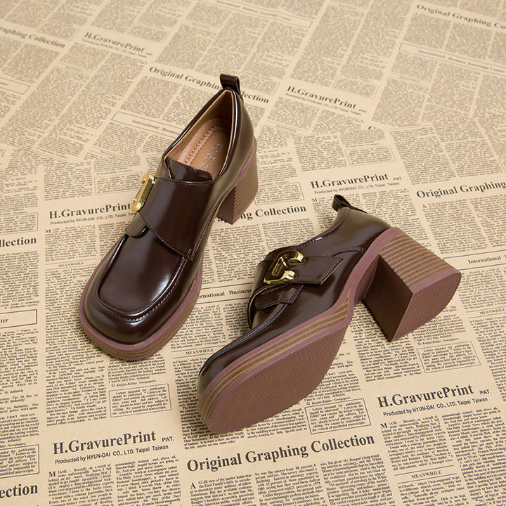 حذاء بكعب سميك مع مشبك ذهبي – سيلينفرو