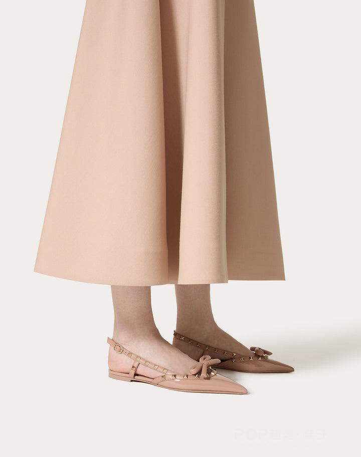 حذاء مسطح مدبب بتفاصيل قوس مرصعة بالمسامير - فيرازيا