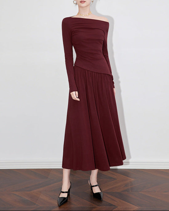 短袖中长连衣裙，配有3D花卉贴花 - BLOOMIQ 