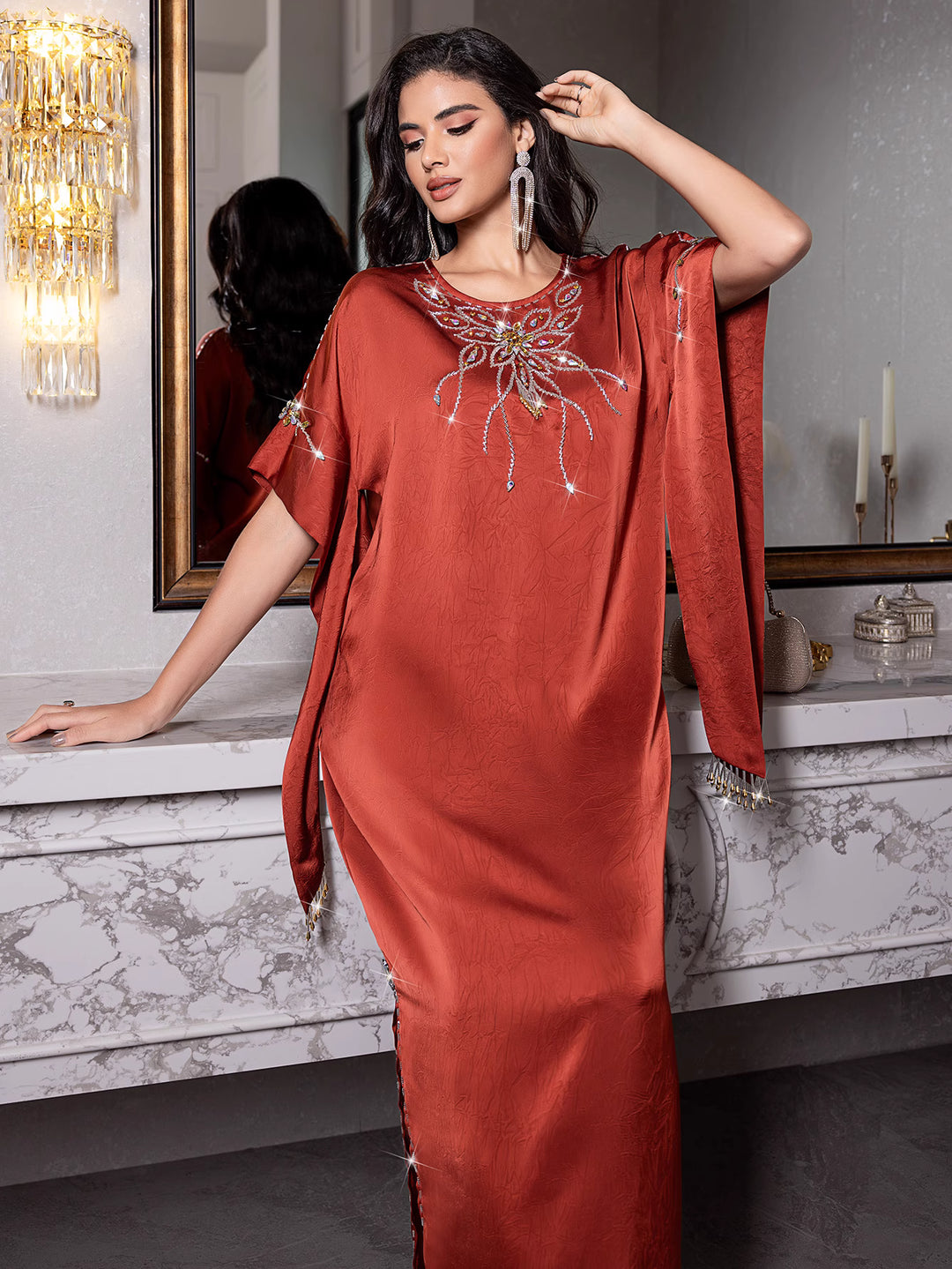 فستان ساتان بأكمام قصيرة ورقبة مزينة - زارازلو
