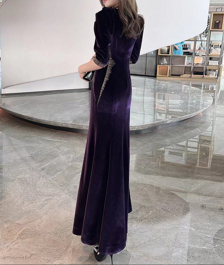 velvet evening gown with embellished contour – NOIRÉ