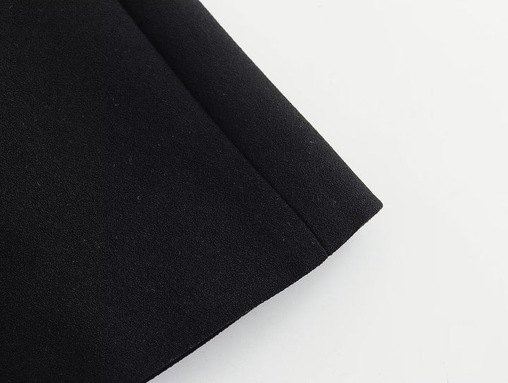 بدلة مصممة خصيصًا بأزرار ذهبية – مارون