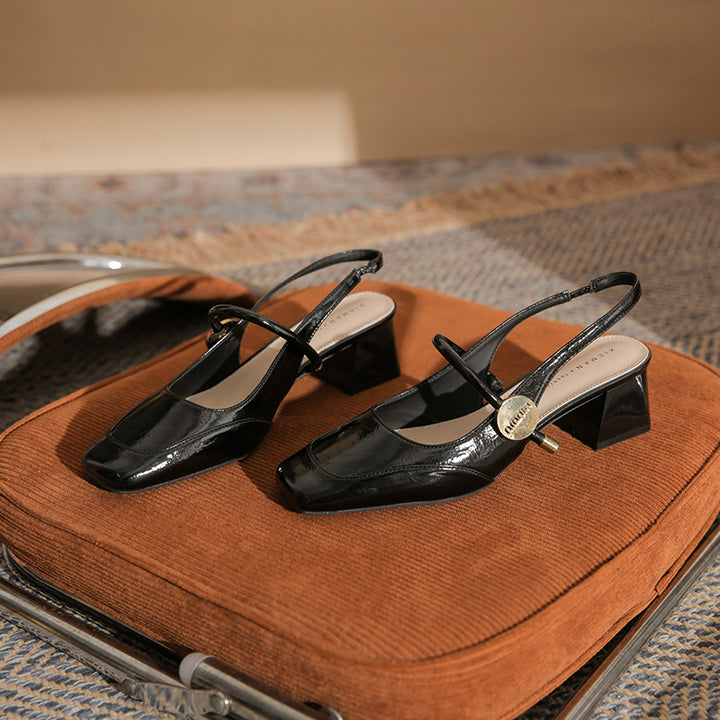 حذاء بكعب سميك مفتوح من الخلف مع حزام معدني بأزرار – أوريليادوي