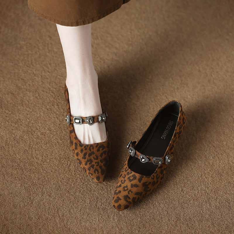 حذاء مسطح مدبب بحزام مزخرف - زويانريت