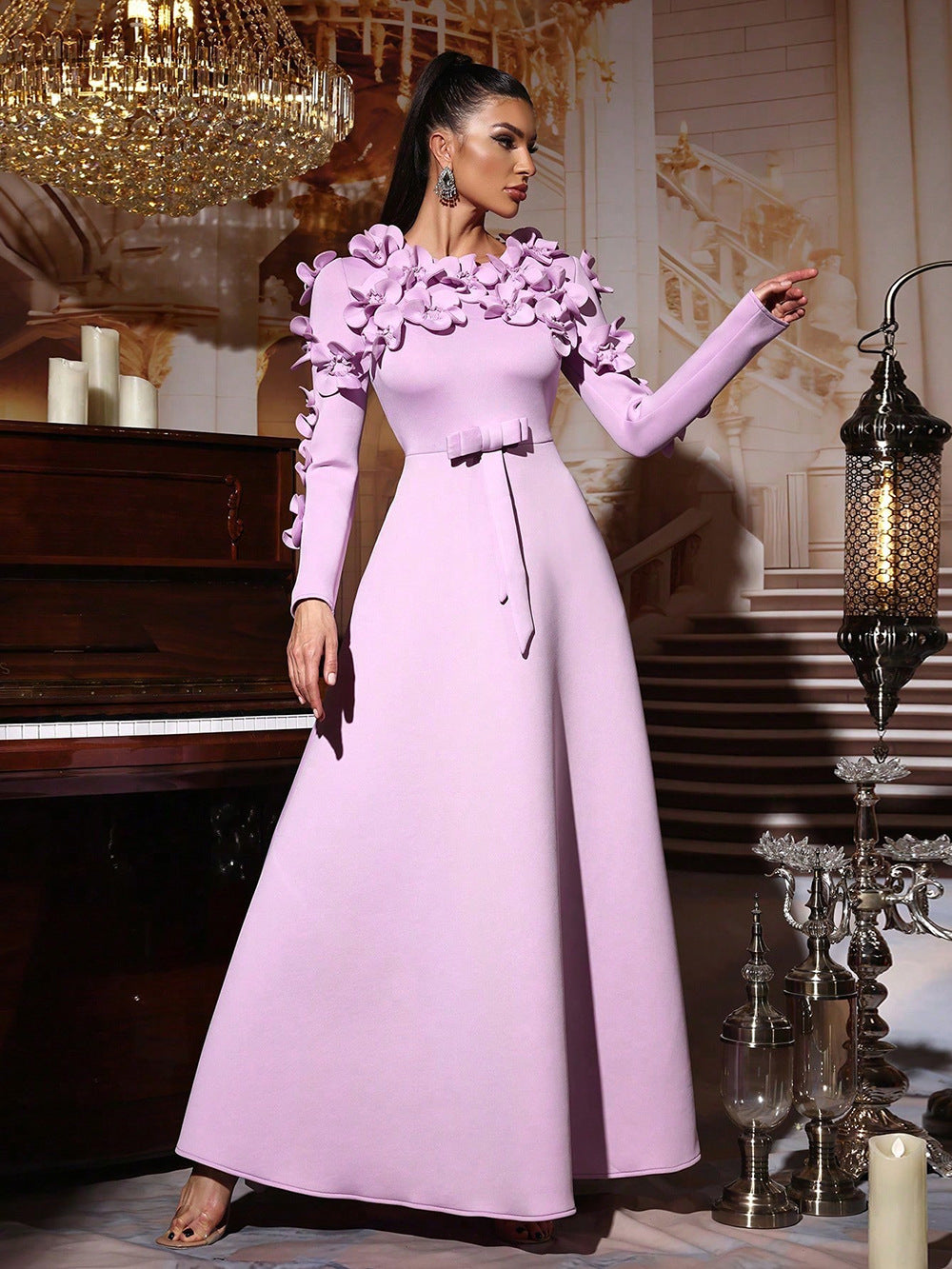 فستان بأكمام طويلة مزين بتطريزات زهور ثلاثية الأبعاد وحزام عند الخصر - أمارا