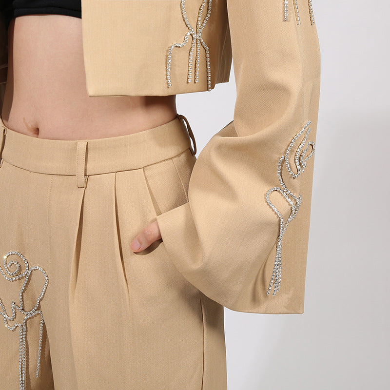 طقم جاكيت قصير مطرز وبنطال واسع الساقين - إيلارا